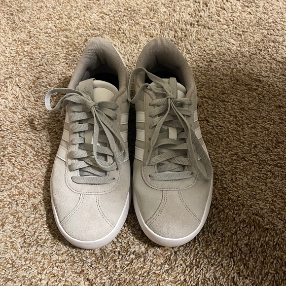 Adidas women’s size 7 - Picture 1 of 4